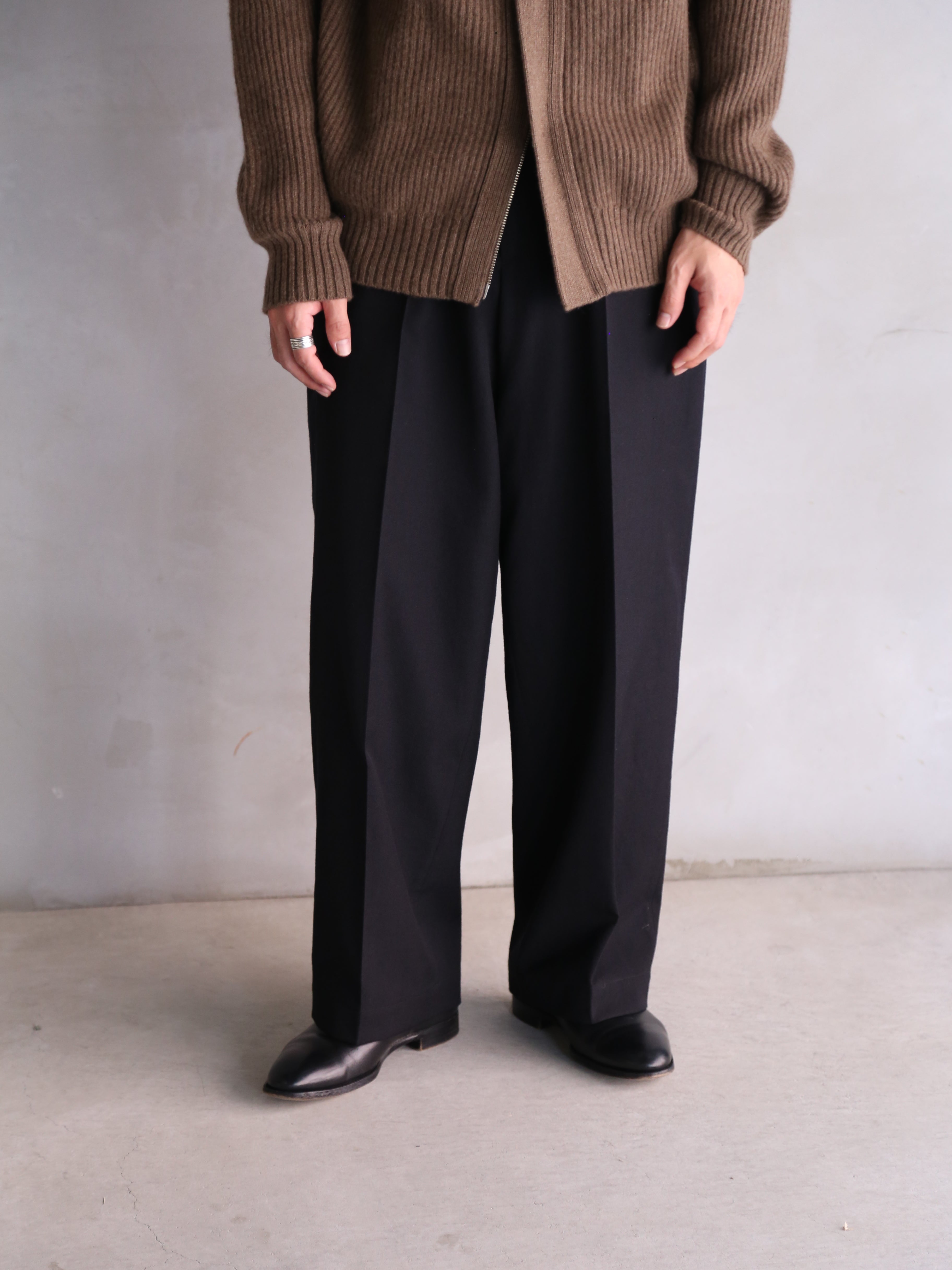 blurhms】Wool Gabardine Trousers (Mens) – End on End.