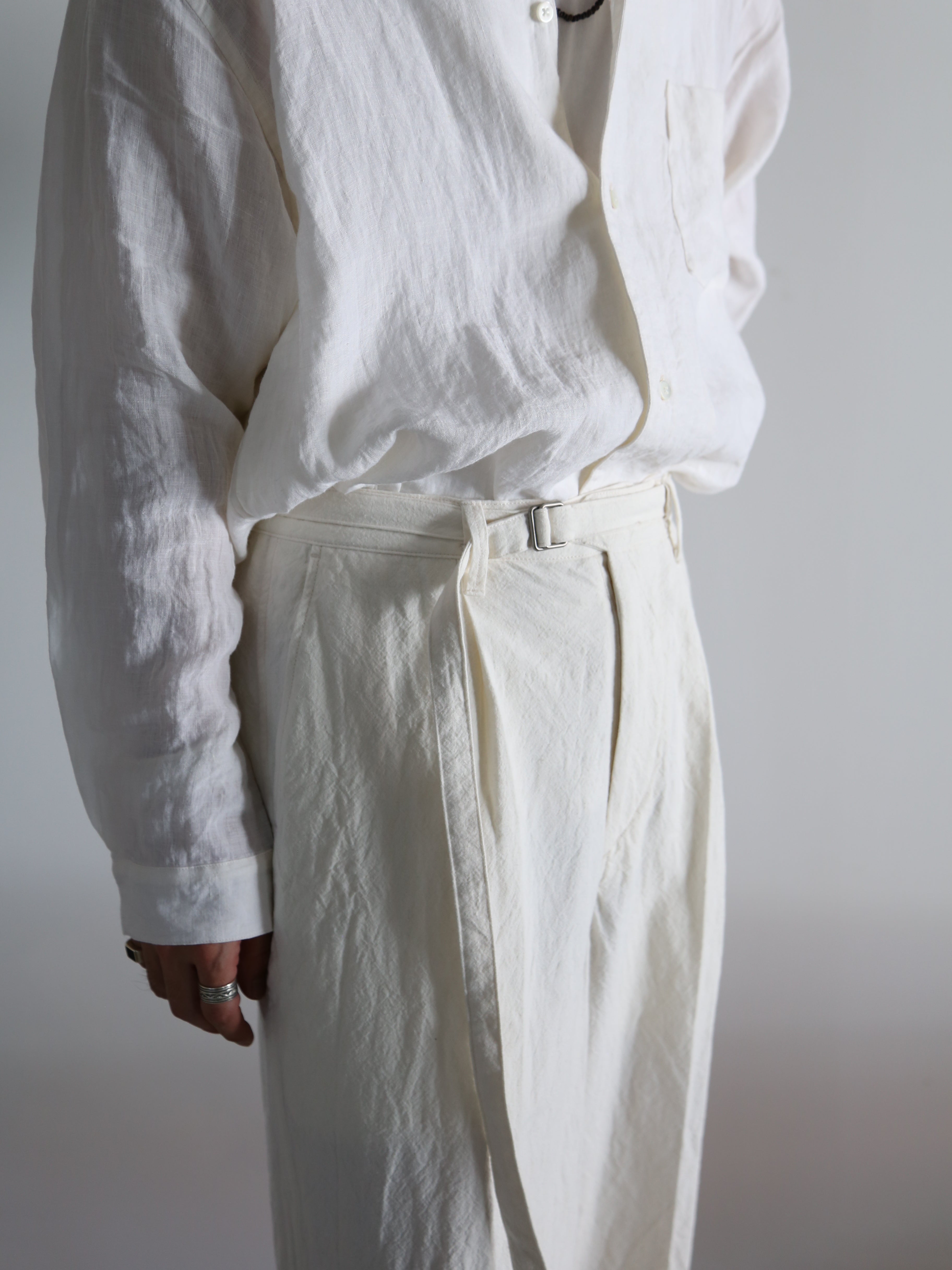 blurhms】Linen Cotton Belted Trousers (Mens) – End on End.