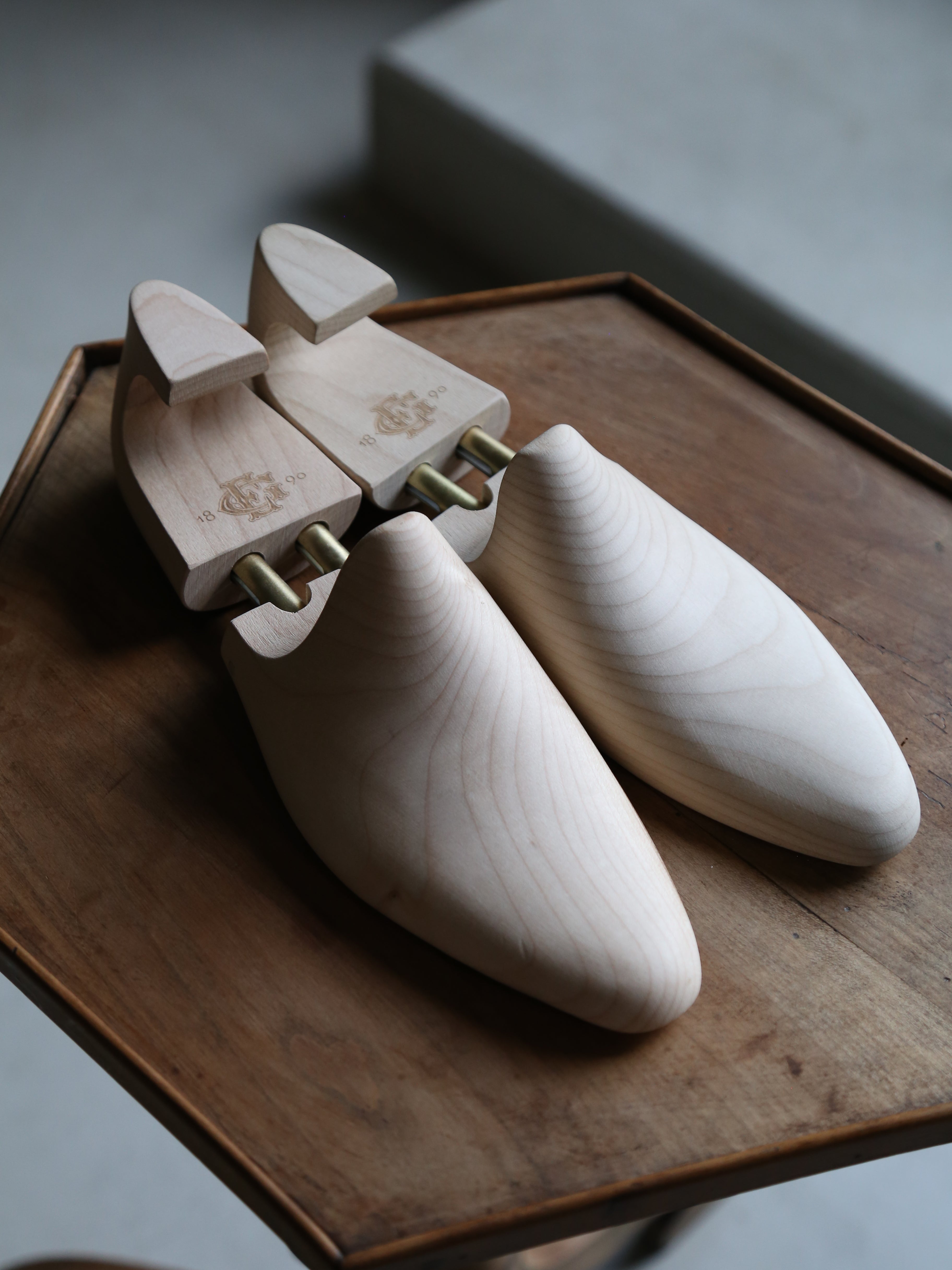 Edward Green】NEW SHOE TREE – End on End.