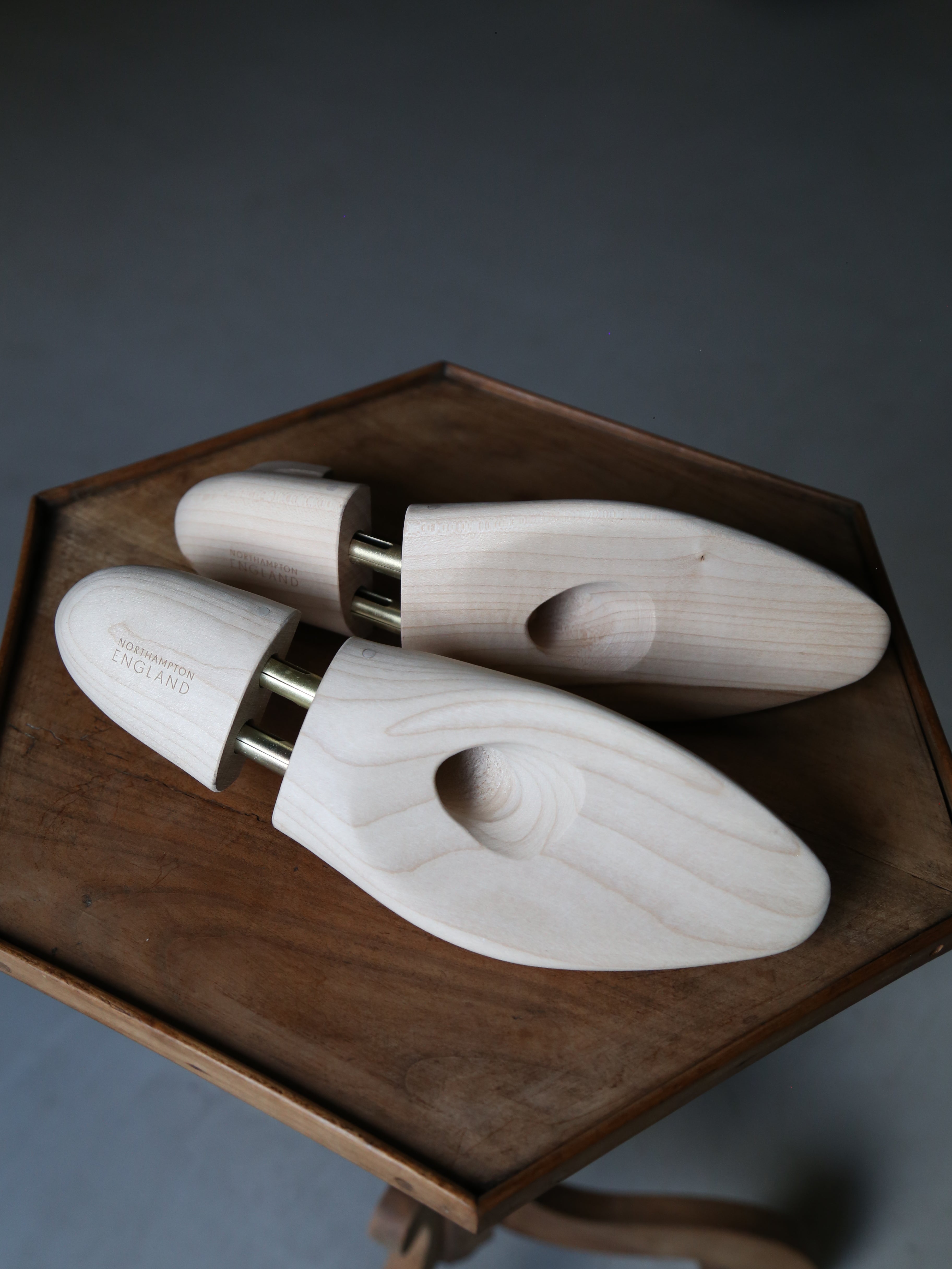 Edward Green】NEW SHOE TREE – End on End.