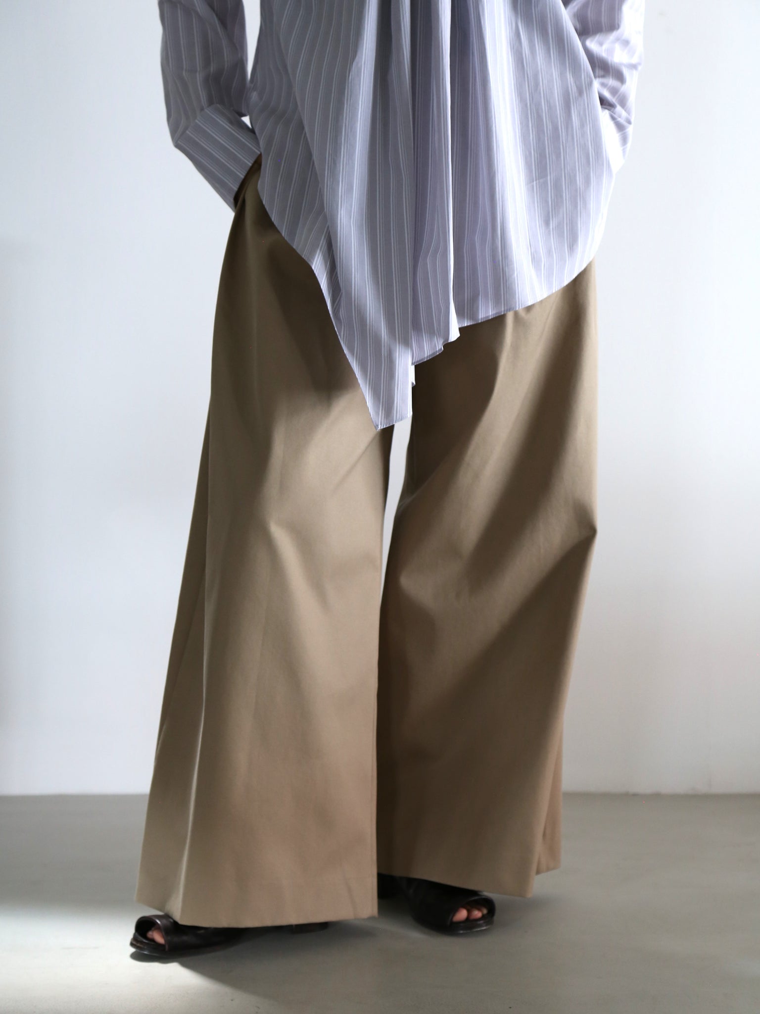 【BOWTE】SLANT SIDE TUCKED BUGGY PANTS
