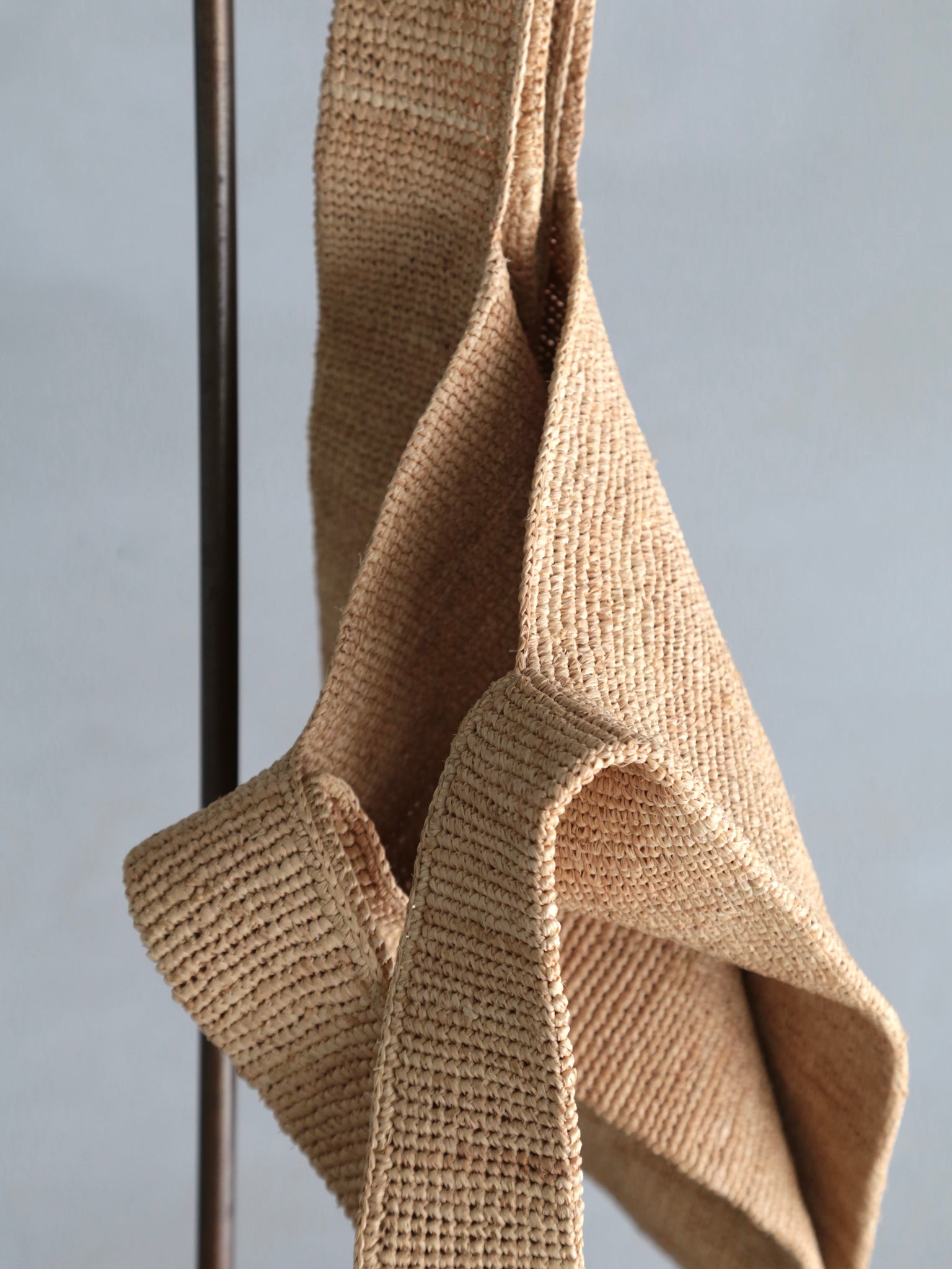 seya.】MEDIUM RAFFIA BAG – End on End.