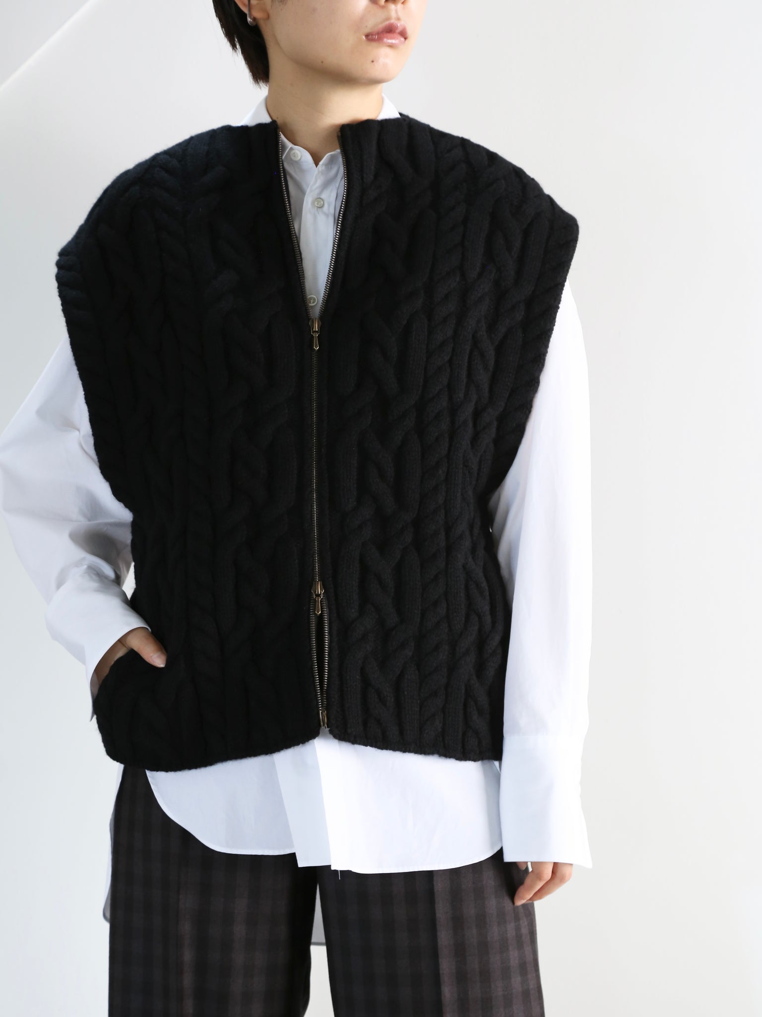 【BOWTE】ITALIAN YARN IRISH CASHMERE ARAN KNITTING VEST