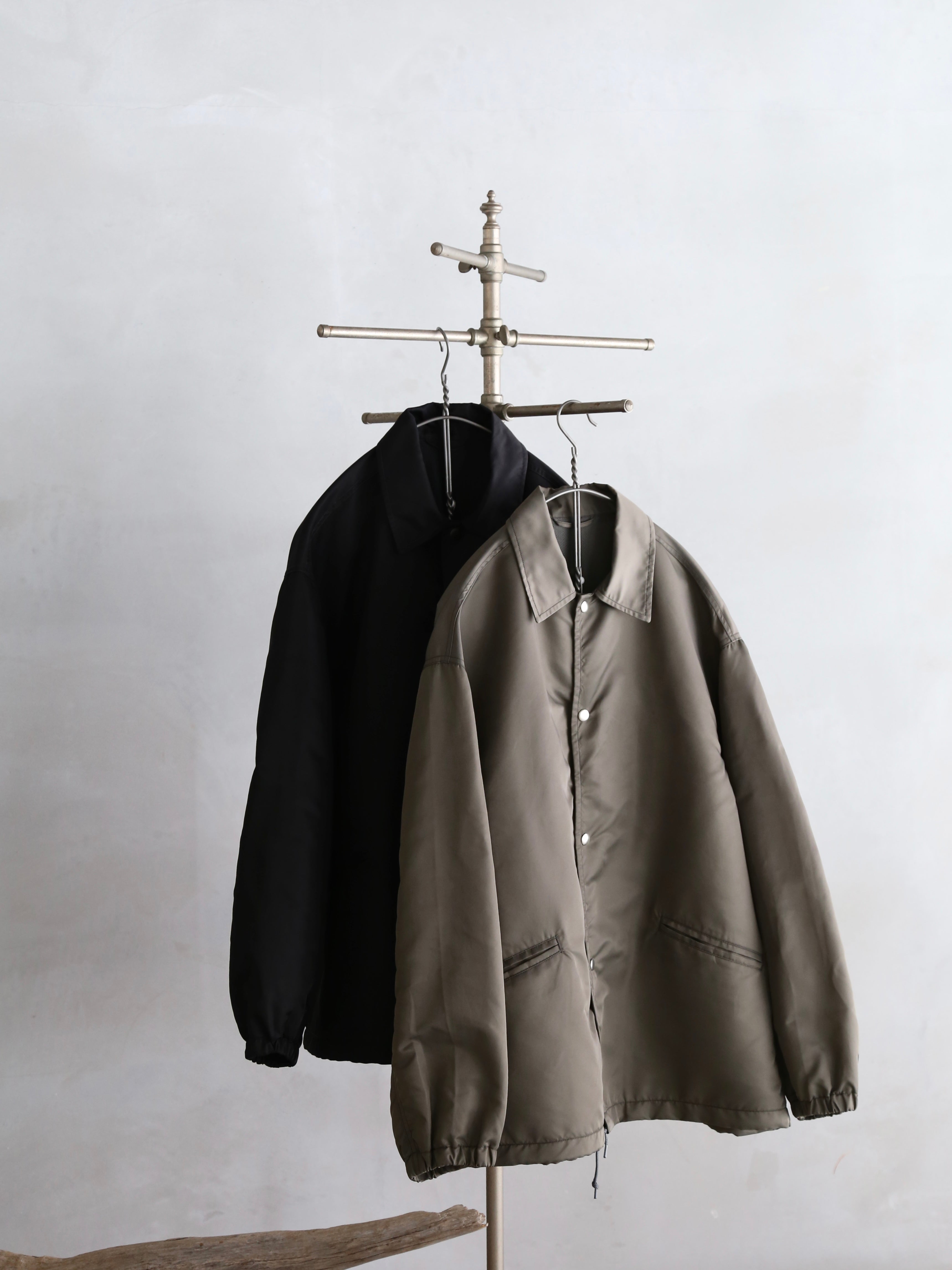 blurhmsROOTSTOCK】Washed Nylon Coach Jacket (Mens) – End on End.