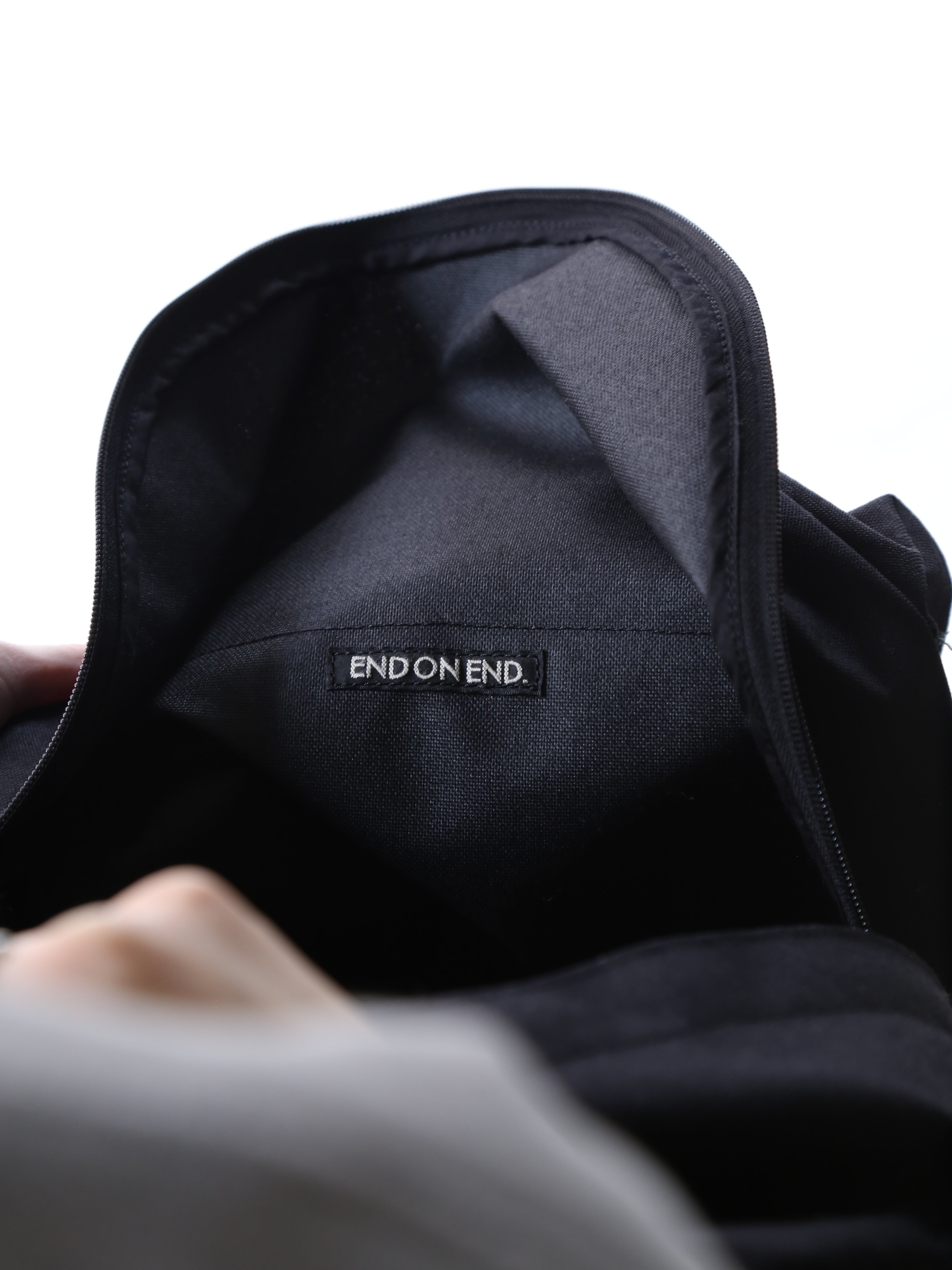 バッグ the end DAYPACK CLASSIC – End on End.