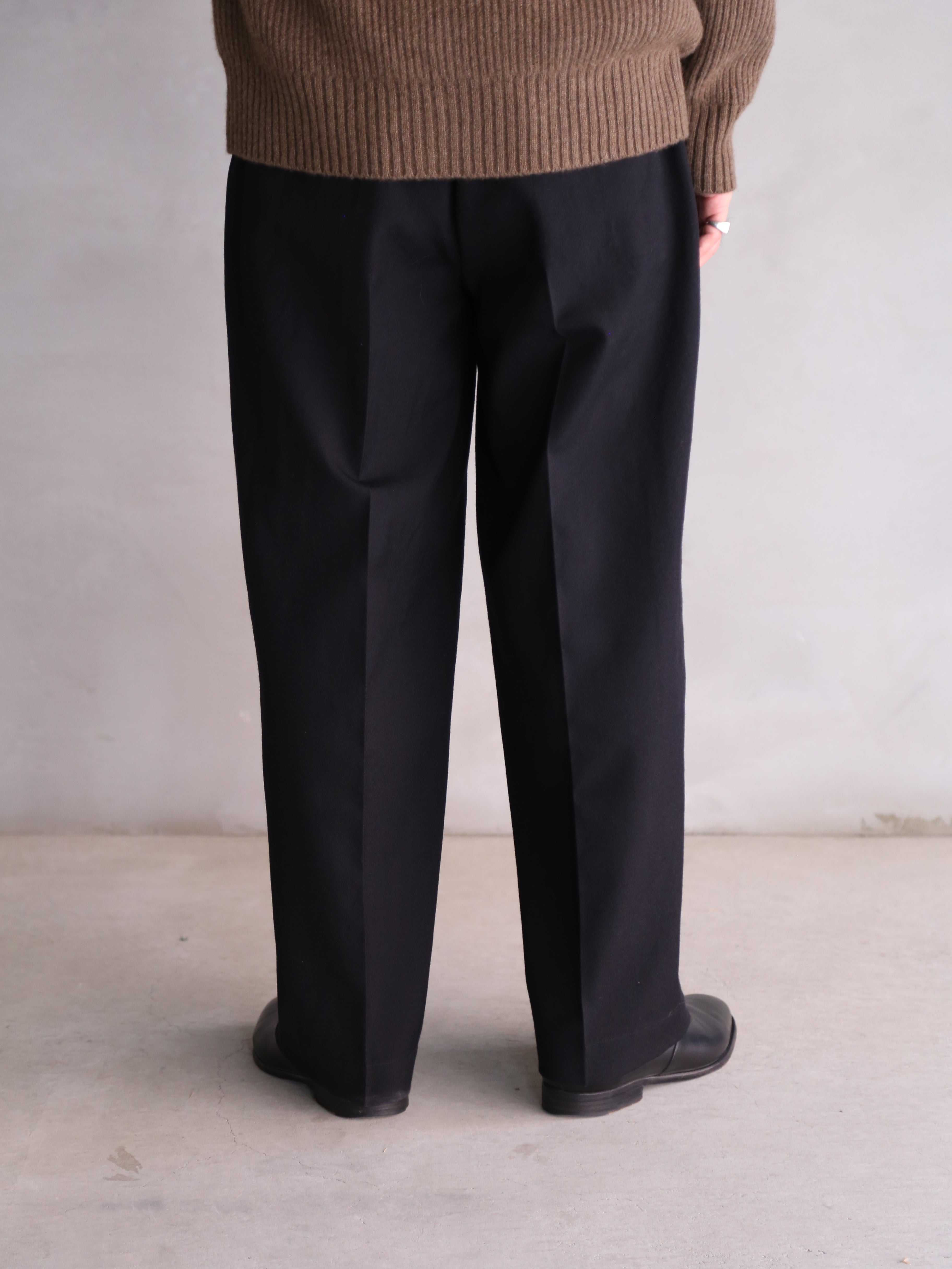 blurhms】Wool Gabardine Trousers (Mens) – End on End.