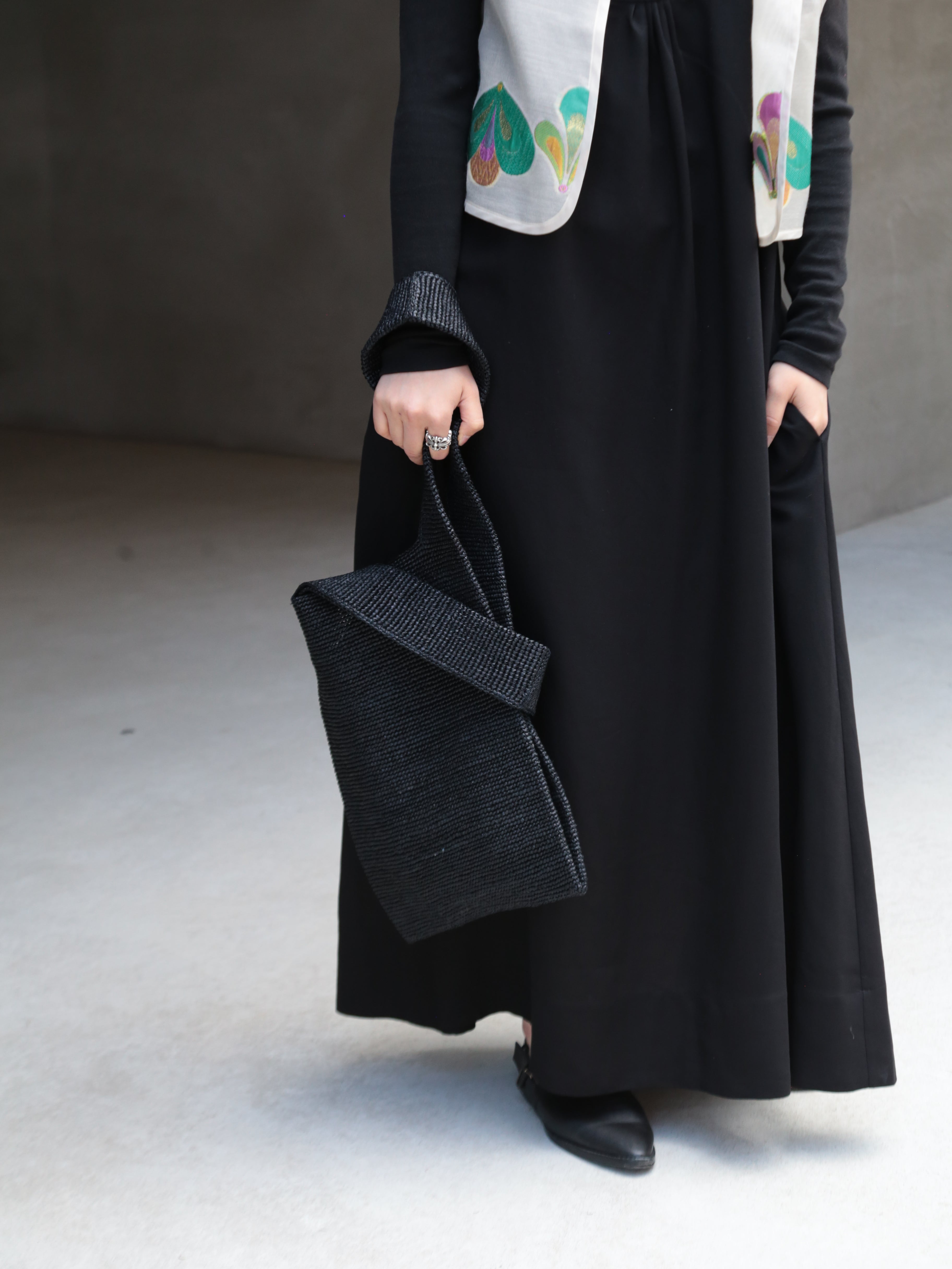 seya.】MEDIUM RAFFIA BAG – End on End.
