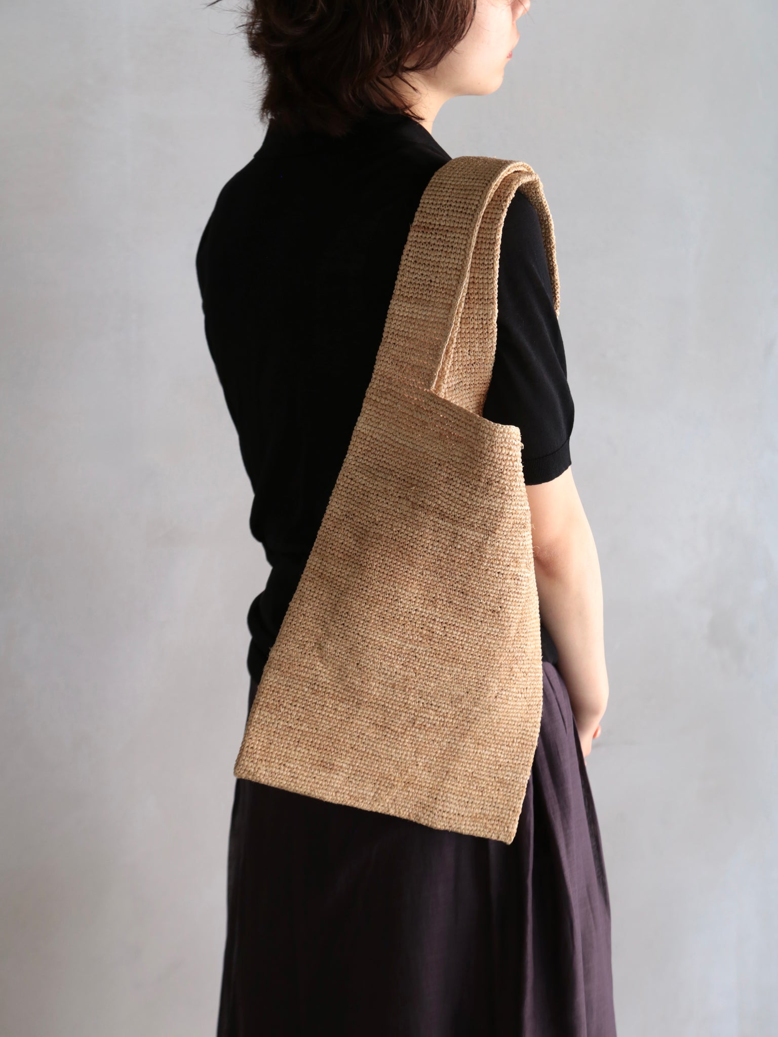 seya.】MEDIUM RAFFIA BAG – End on End.