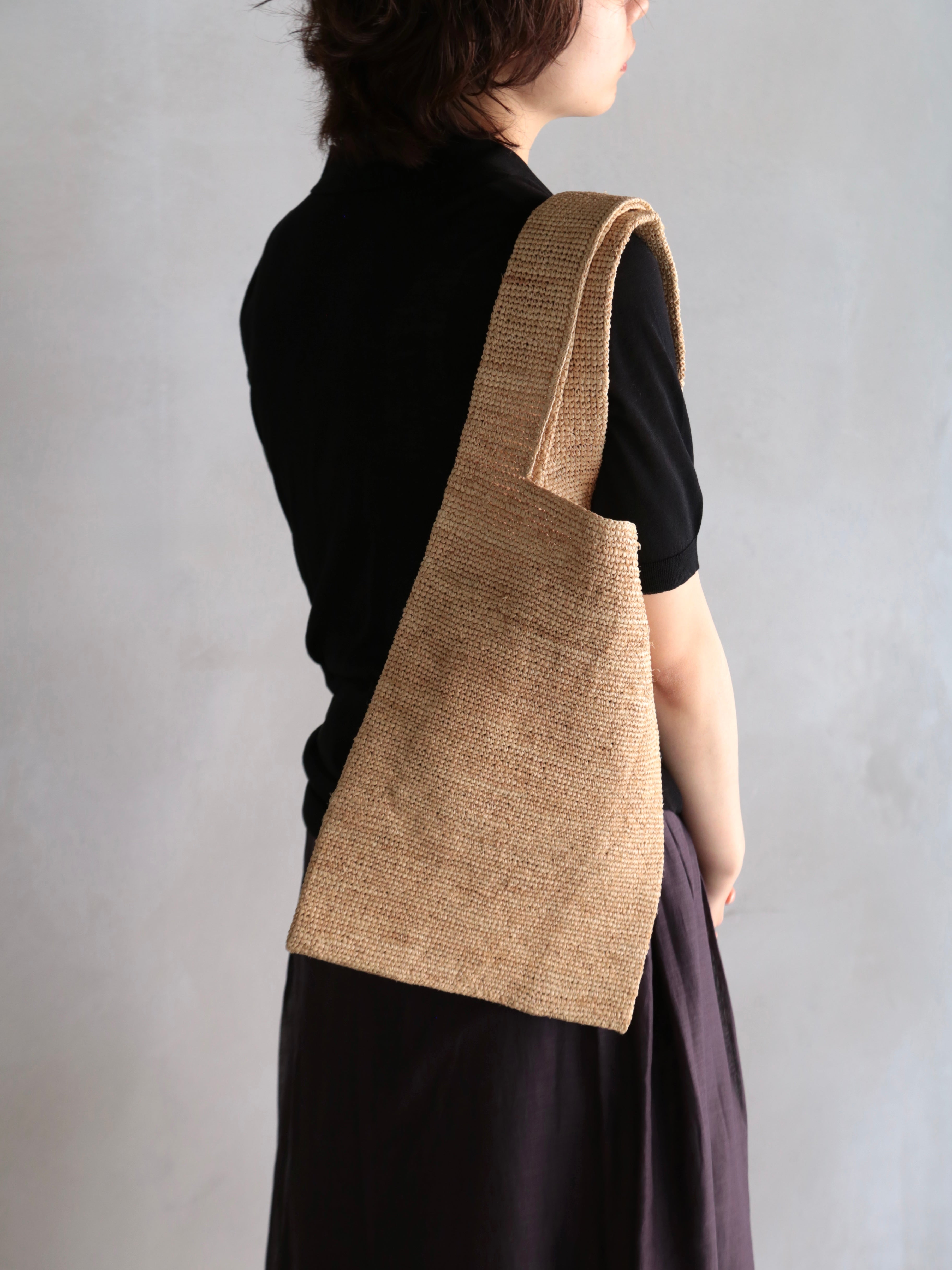 seya.】MEDIUM RAFFIA BAG – End on End.