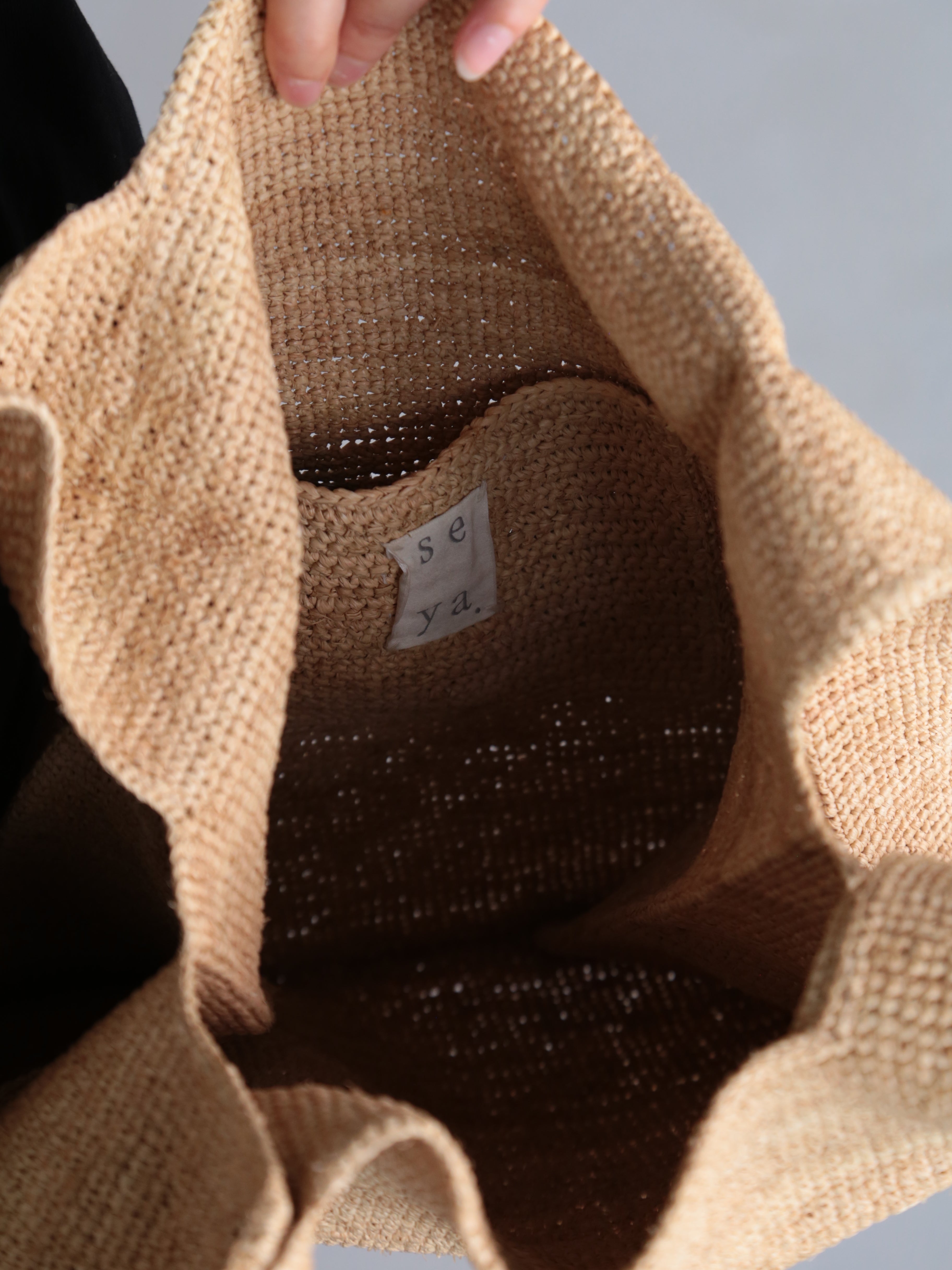 seya.】MEDIUM RAFFIA BAG – End on End.