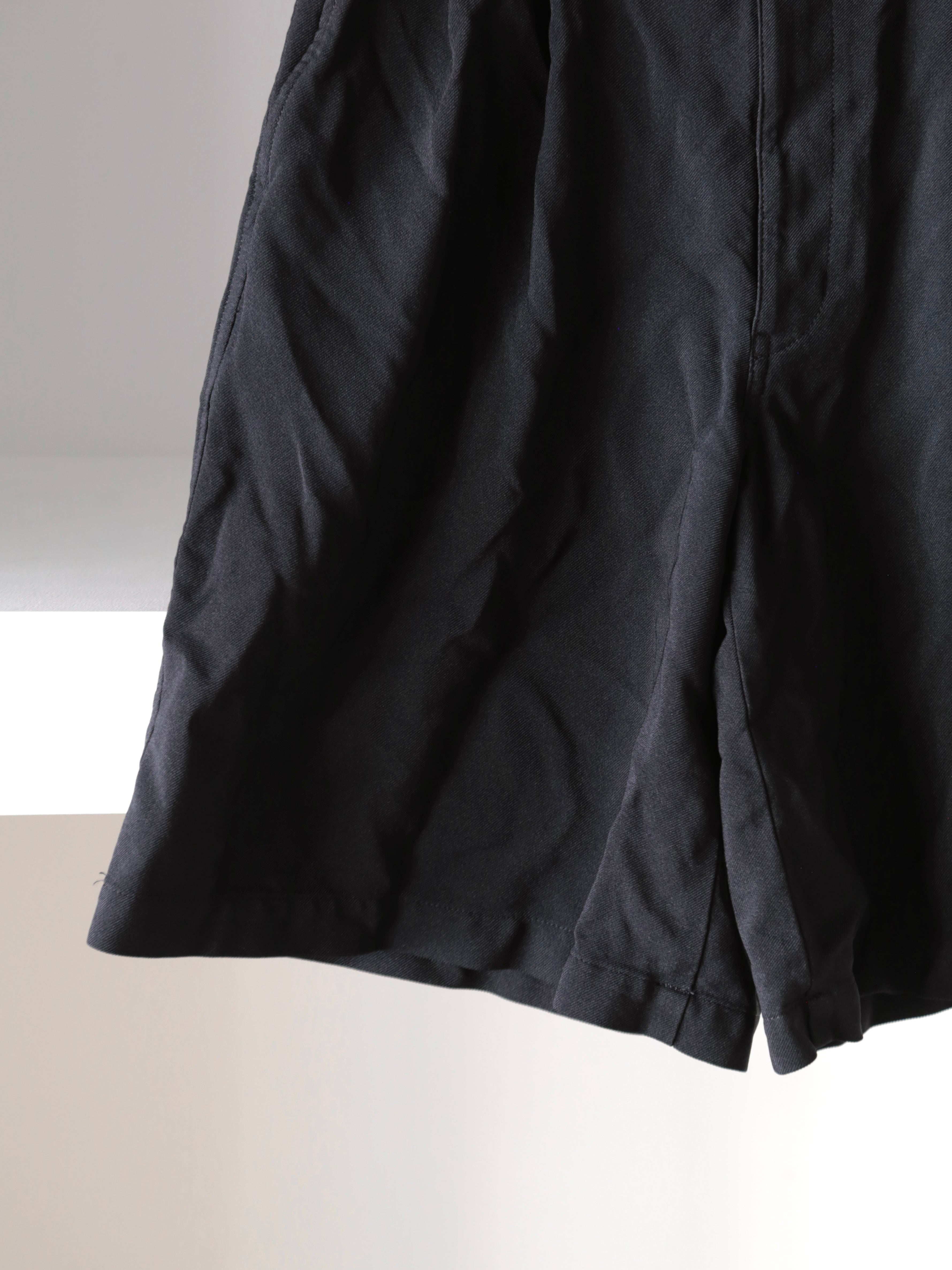 COMME des GARCONS SHIRT】polyester twill garment treated Shorts