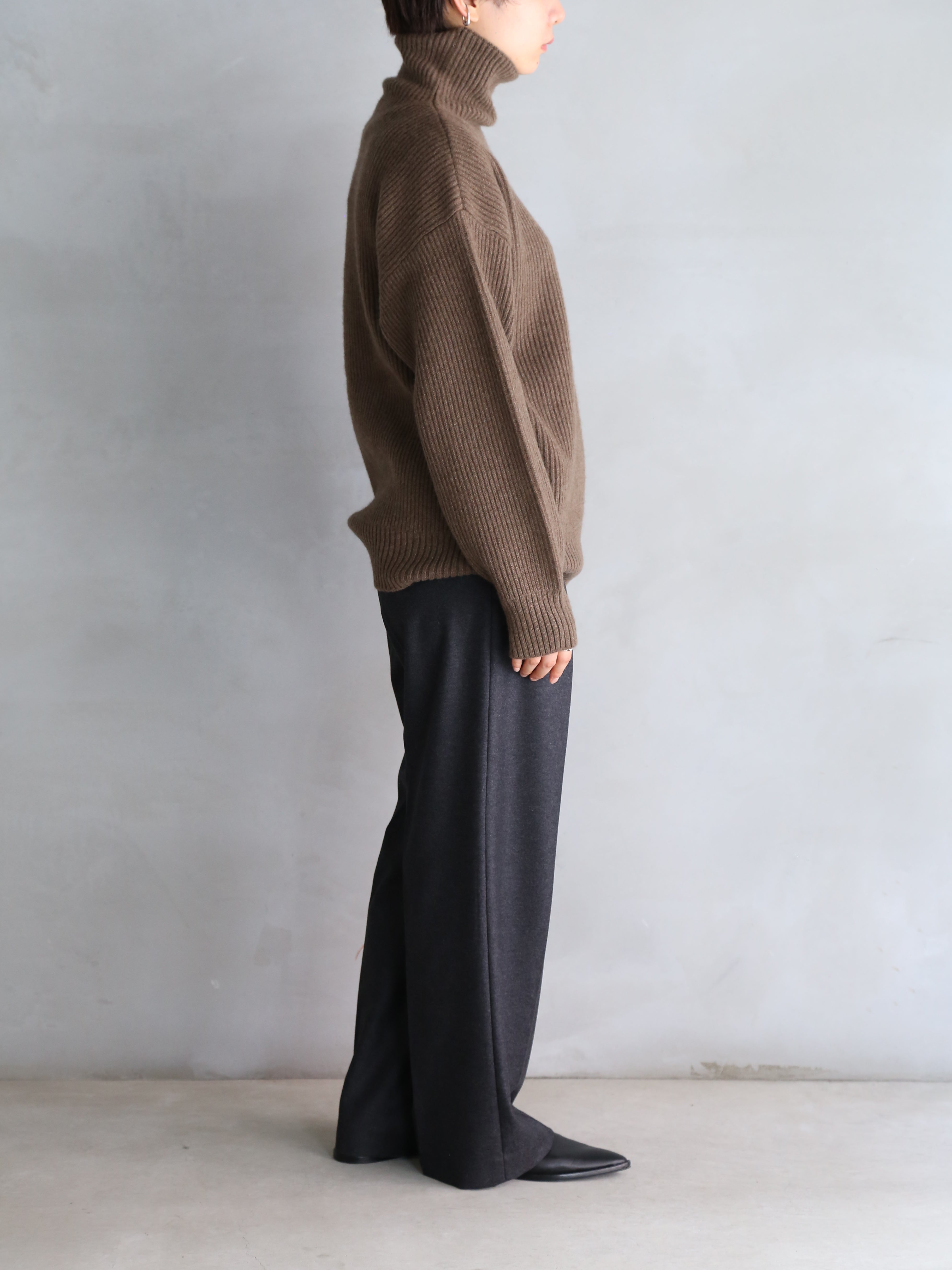 seya.】TURTLE NECK CLOUD SWEATER (UNDYED YAK)(Womens) – End on End.