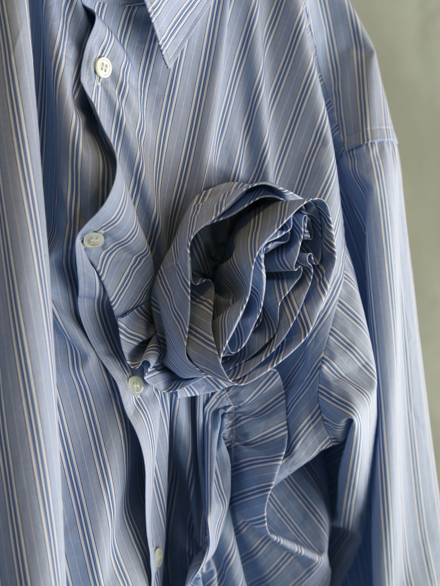 【COMME des GARCONS SHIRT】cotton stipe poplin with 3D rose – End on End.