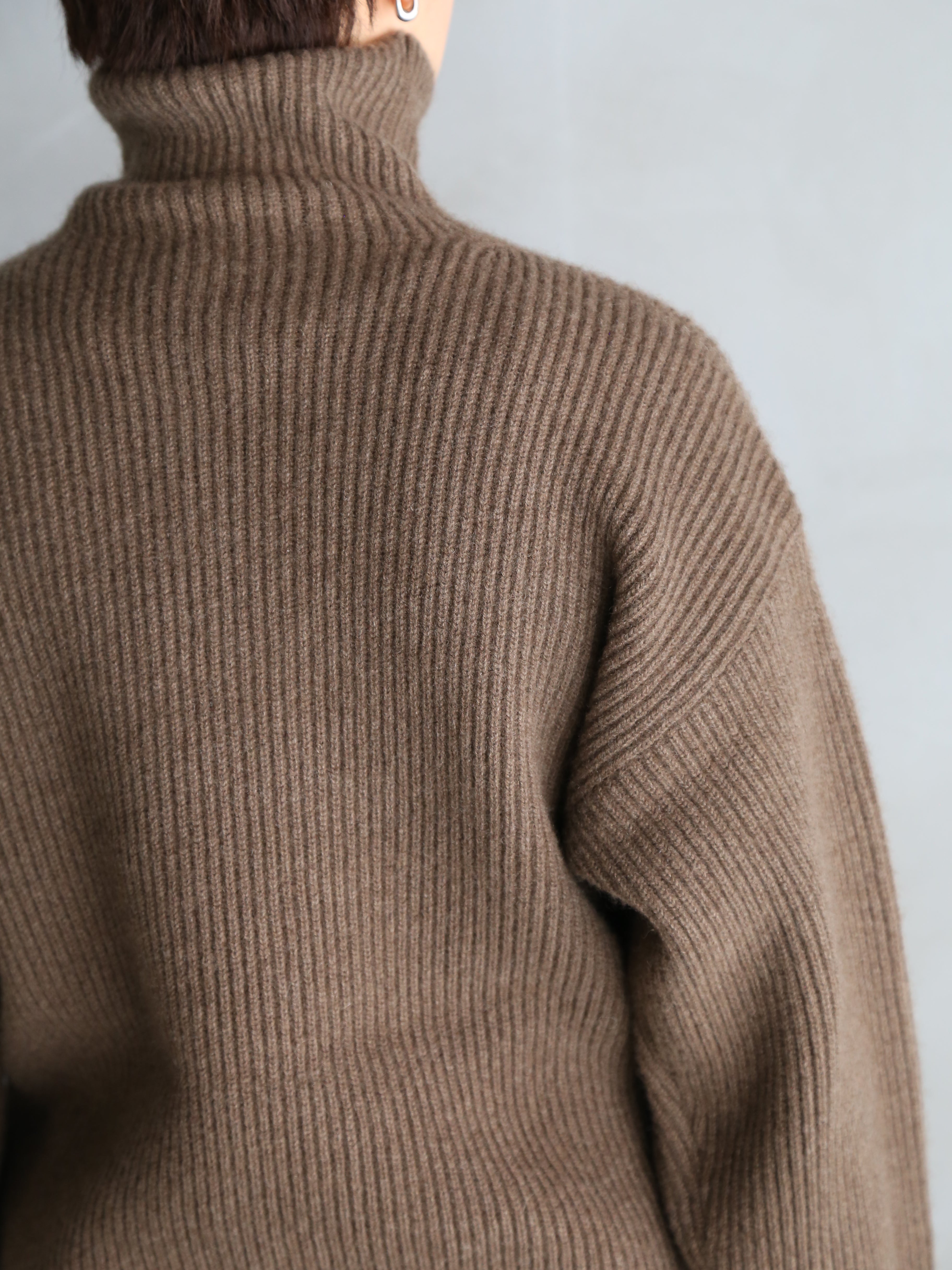新品XL⭐️ ニット トラックトップ ライトベージュ× ブラウン seya.】TURTLE NECK CLOUD SWEATER (UNDYED YAK)(Womens) – End on End.