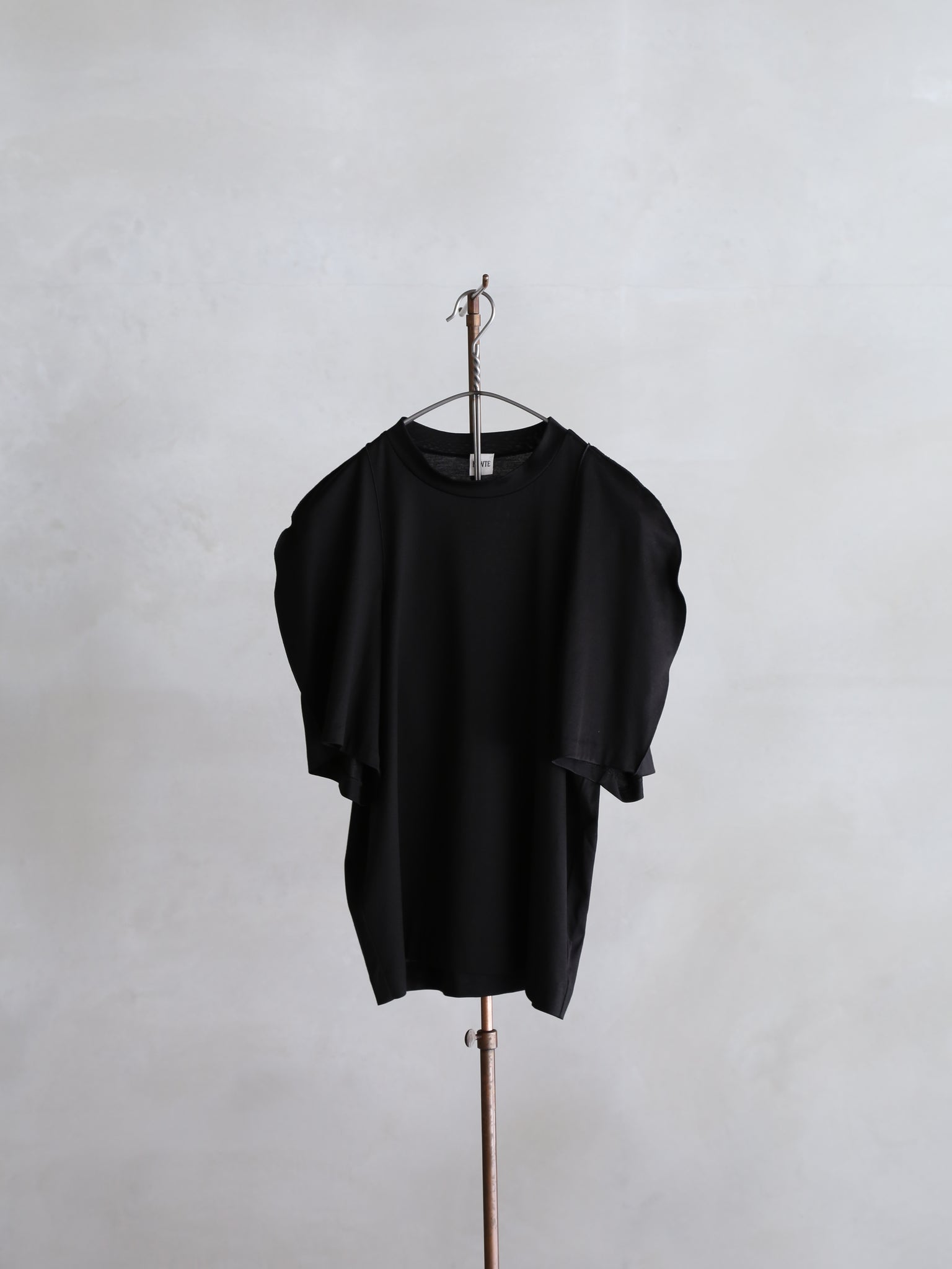 SUPIMA COTTON JERSEY CIRCLE SLEEVE T