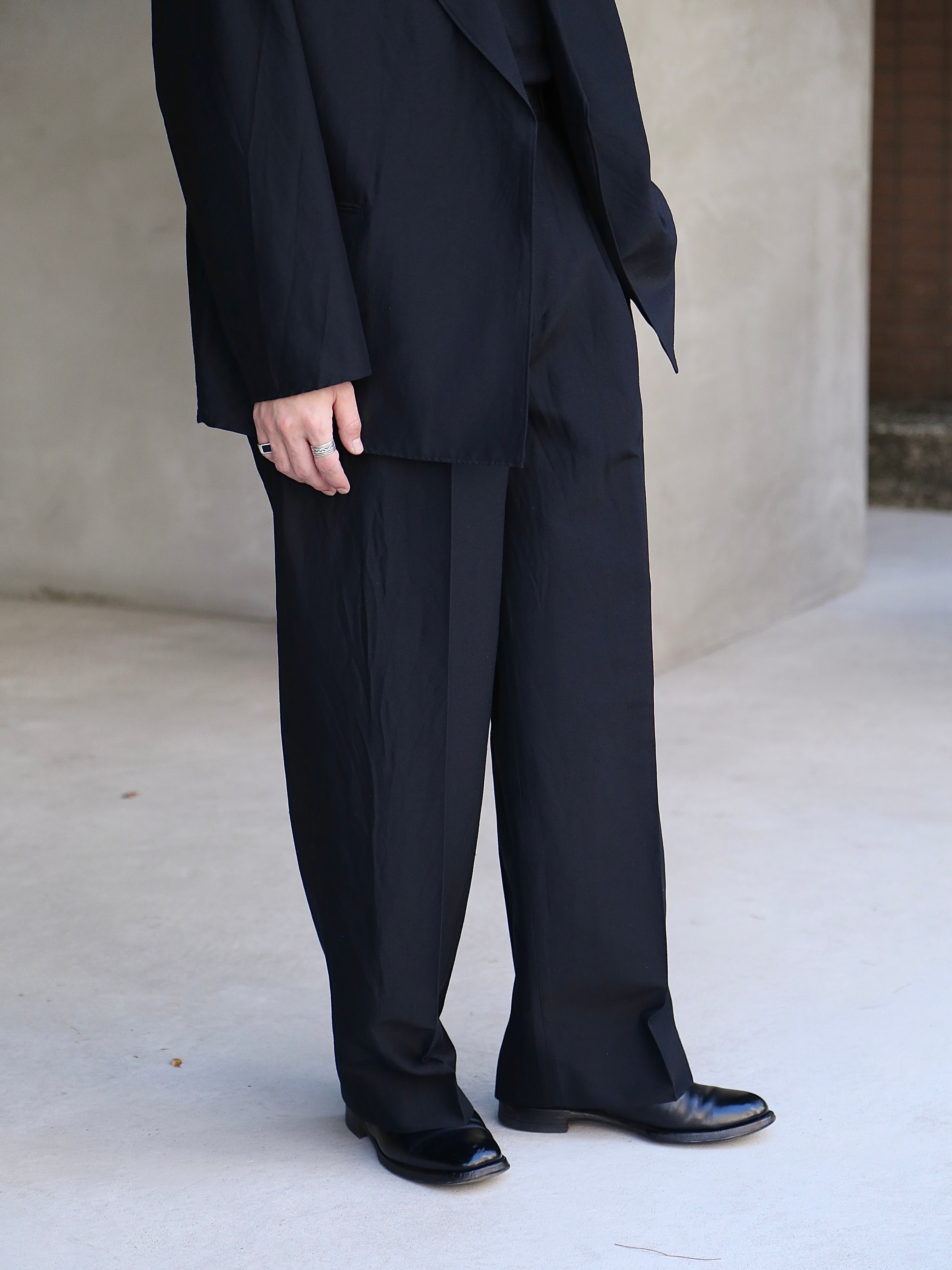 新品タグ付 DESIGNWORKS スラックス ブラック ウールシルク 裾未仕上 blurhms】Silk-Wo-Co Two-tuck Slacks (Mens) – End on End.