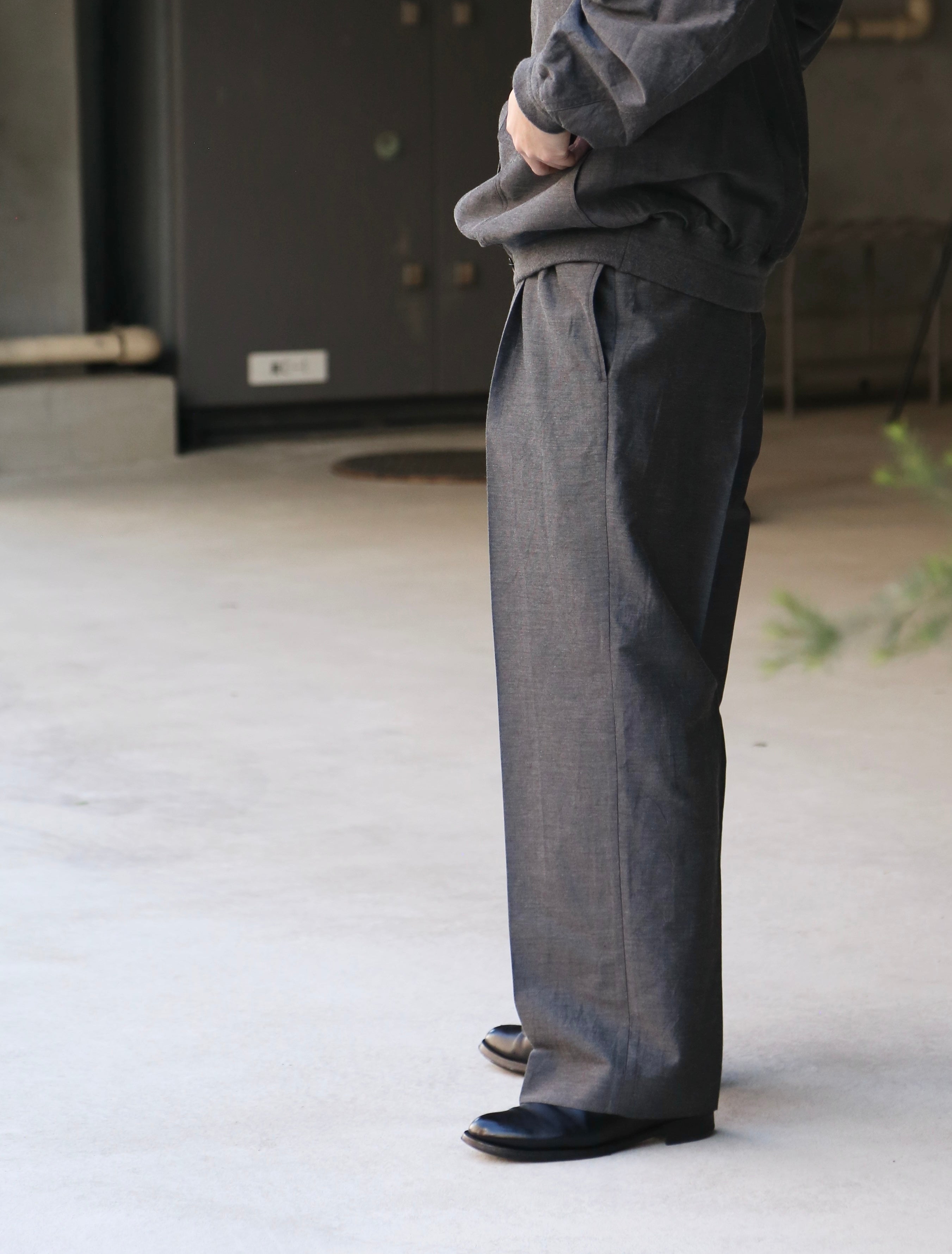 blurhms】Silk-Wo-Co Two-tuck Slacks (Mens) – End on End.